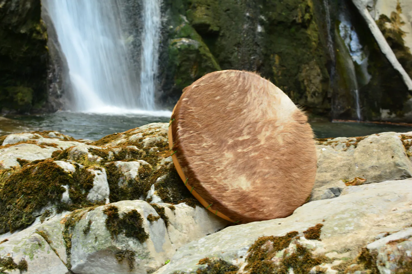 Tambour dans un paysage naturel